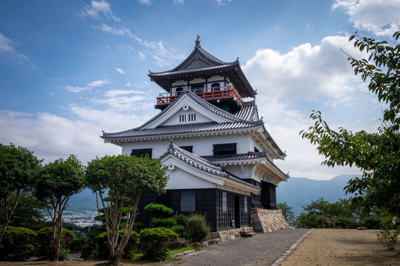 Kawanoe_Castle_tower-1