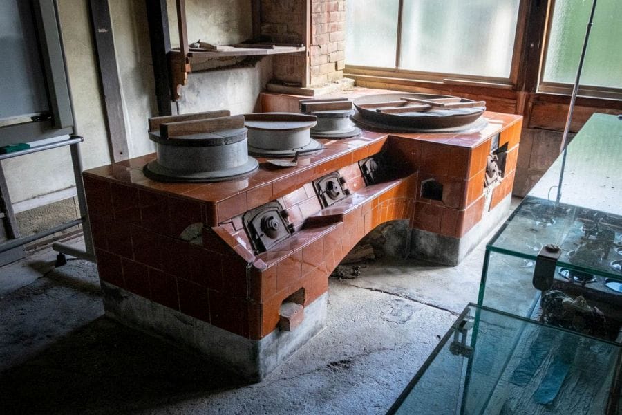 Aizumi Ai no Yakata antique cooking range