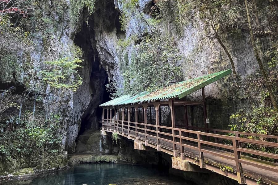 Akiyoshi Cave entrance min