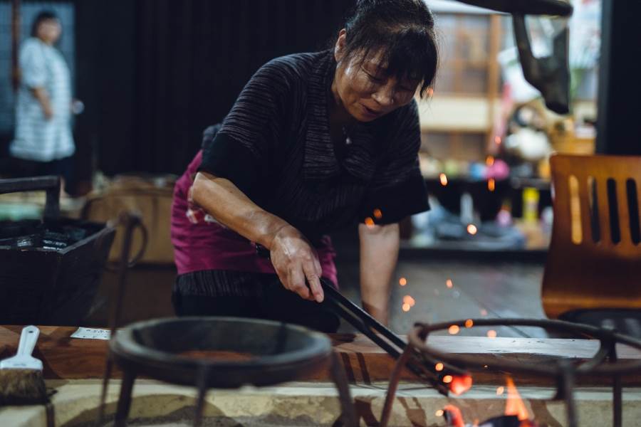 Cooking_dinner_at_Kouya_kominka