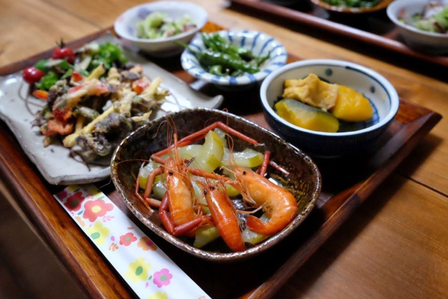 Doburoku Guesthouse Kurousagi dinner