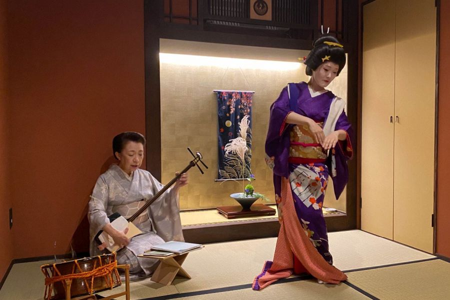 Dogo Hanahimero geisha dance