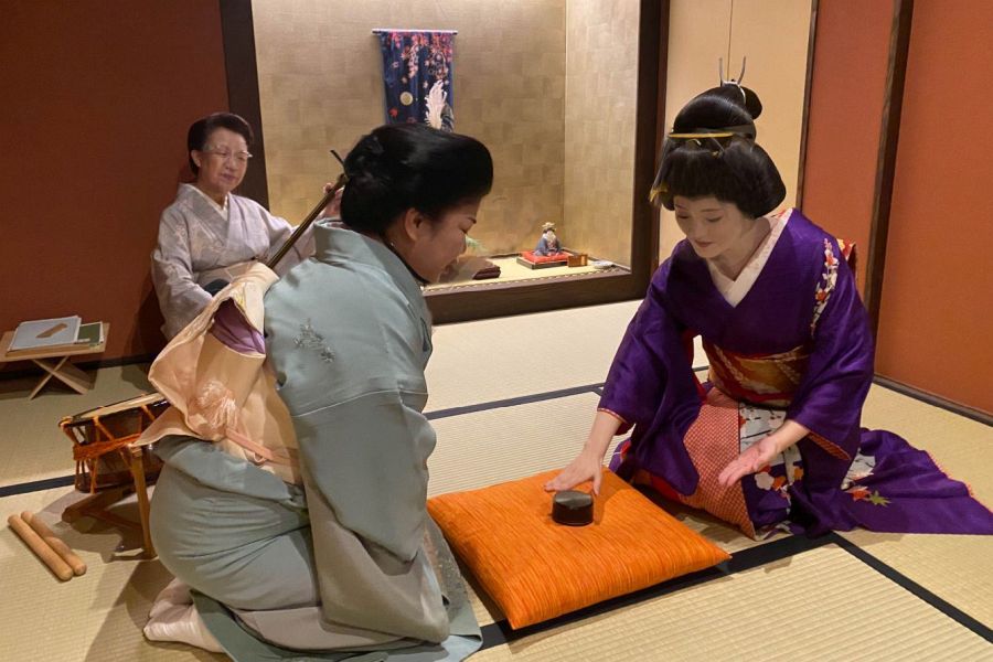 Dogo Hanahimero geisha game