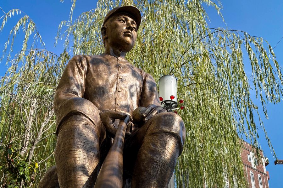 Dogo Hojoen Shiki baseball statue