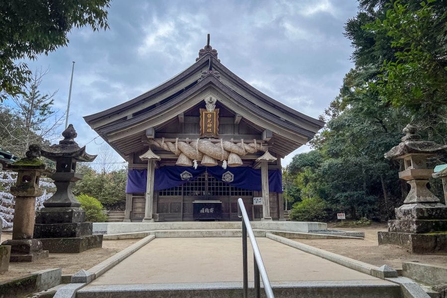 Hakuto Coast shrine