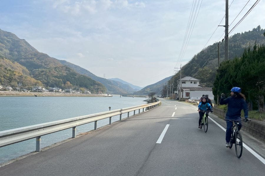 Hijikawa River cycling group
