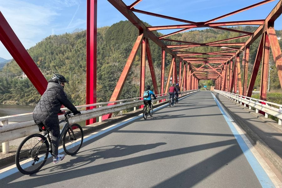 Hijikawa River cycling over Nagahama Bridge