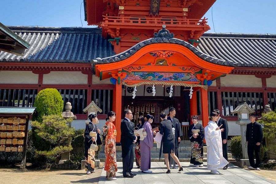 Isaniwa Shrine wedding scene