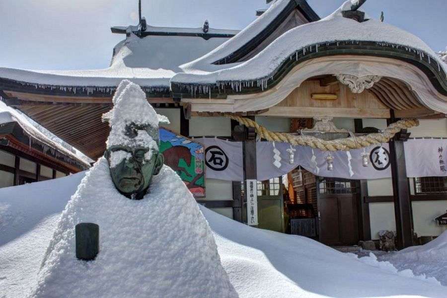 Ishizuchi Shrine in winter snow