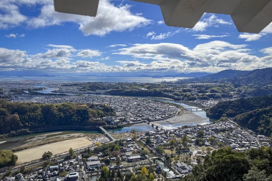 Iwakuni Castle keep view