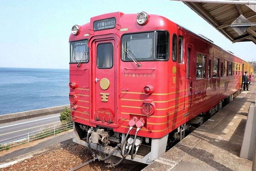 Iyonada Monogatari train Kaminada