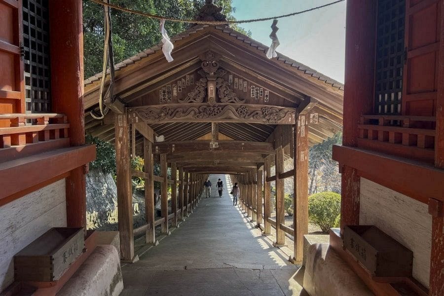 Kibiji Kibitsu Shrine corridor entrance