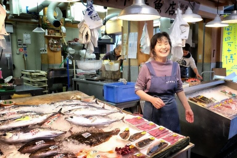 Kure Taishomachi market fishwife
