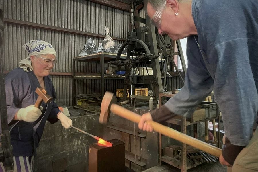 Kurogane smithy knife making