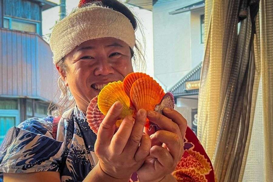 Matsuno BBQ Castle Nikumoto san with scallop shells 2