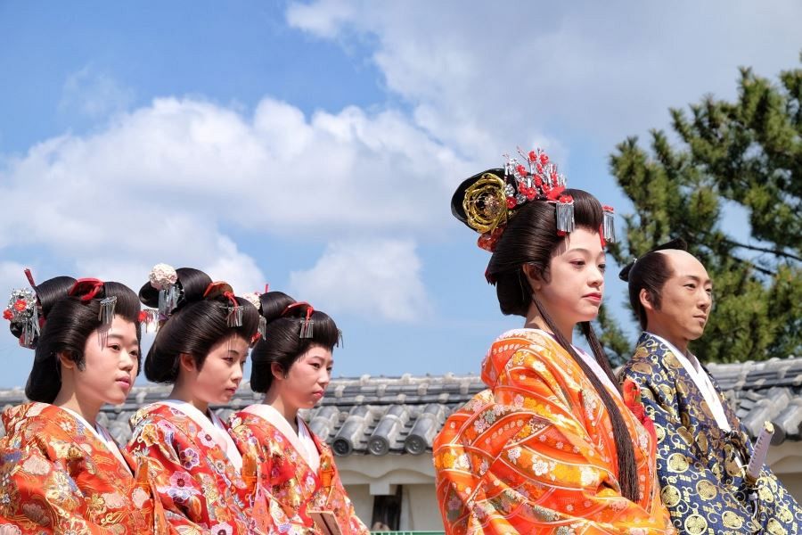 Matsuyama Spring Festival daimyo gyoretsu maidens