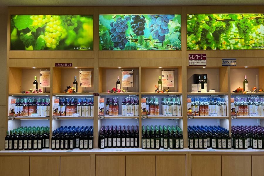 Miyoshi Winery shop