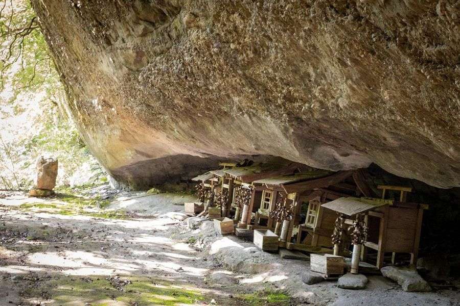 Namekawa Gorge shrines