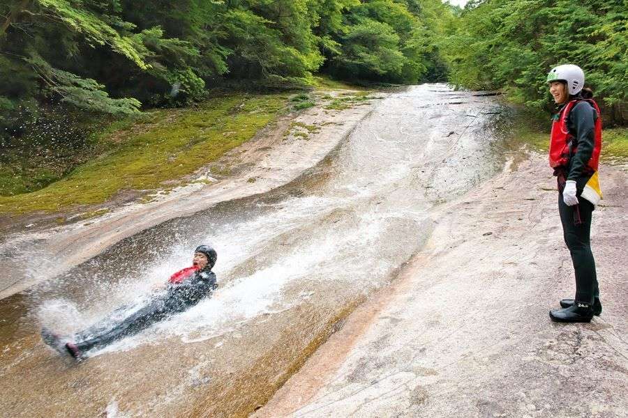 Nametoko Gorge canyoning