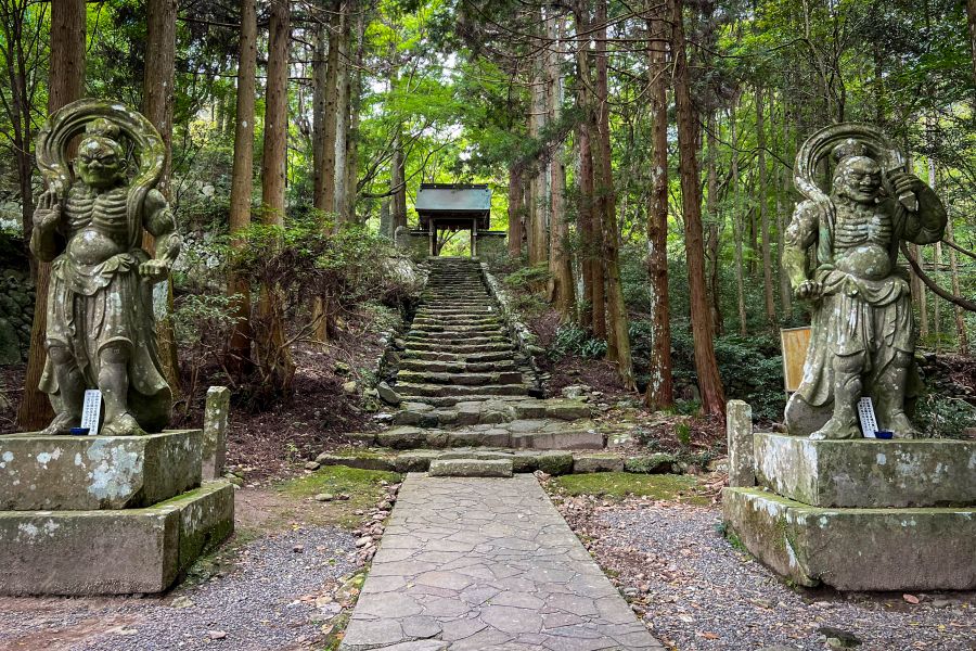 Oita Futago ji Temple Nio guardians