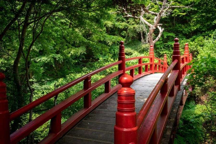 Okudogo Wakigafuchi red bridge