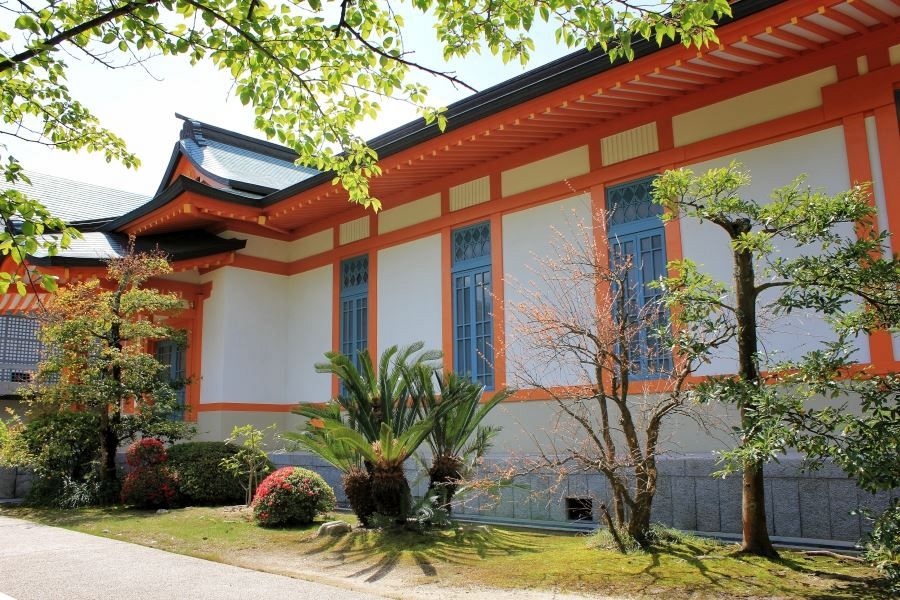 Oyamazumi Shrine Treasure House side view