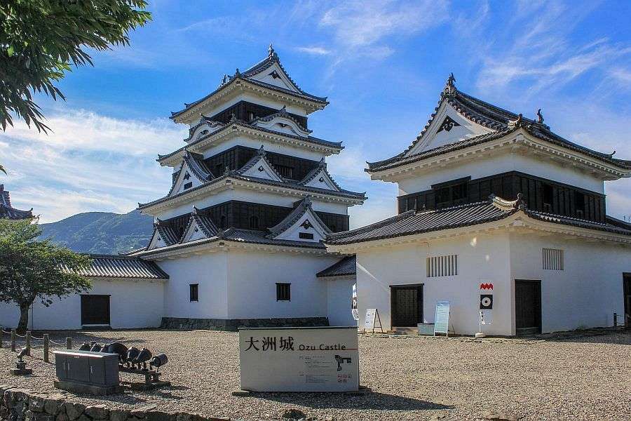 Ozu Castle with sign