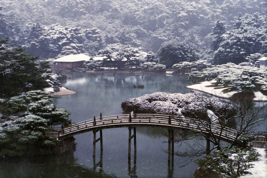 Ritsurin Garden in the snow