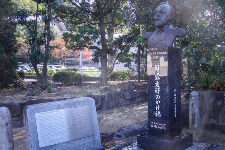Russian soldiers cemetery bust and information
