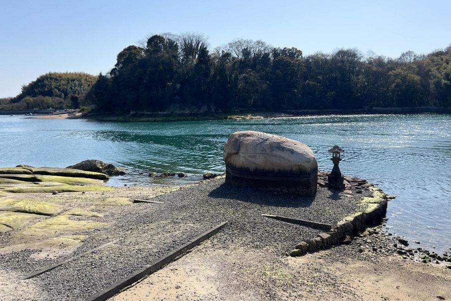 Sagi Island submersible jizo and strait