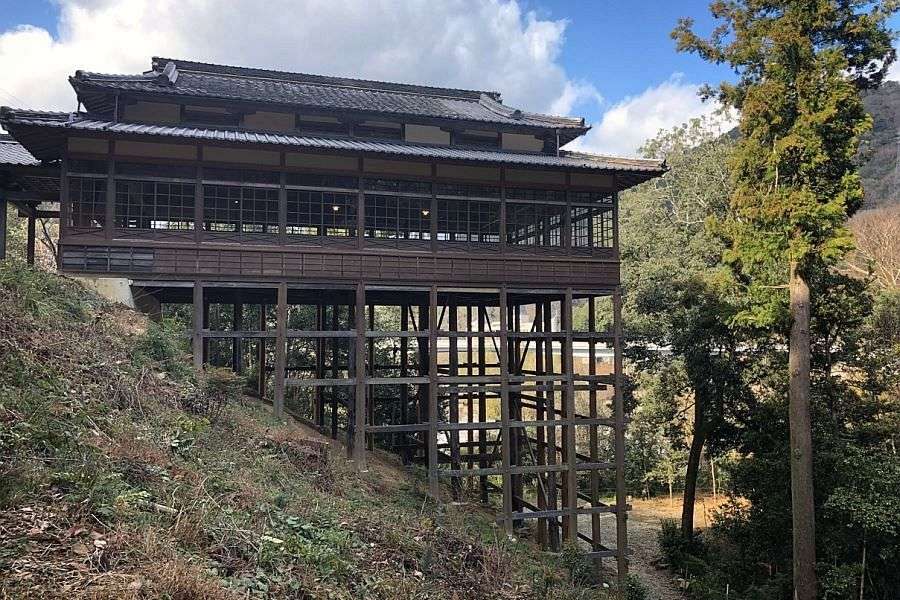 Sukunahikona Shrine stilts