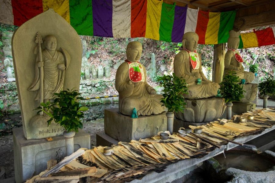 T10 Kirihata ji Temple jizo statues