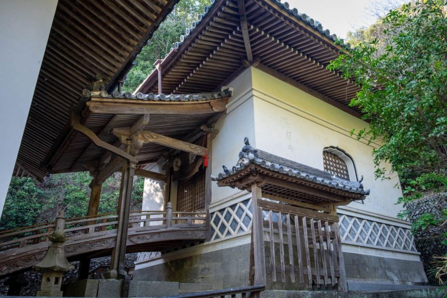 T10 Kirihata ji Temple main hall behind