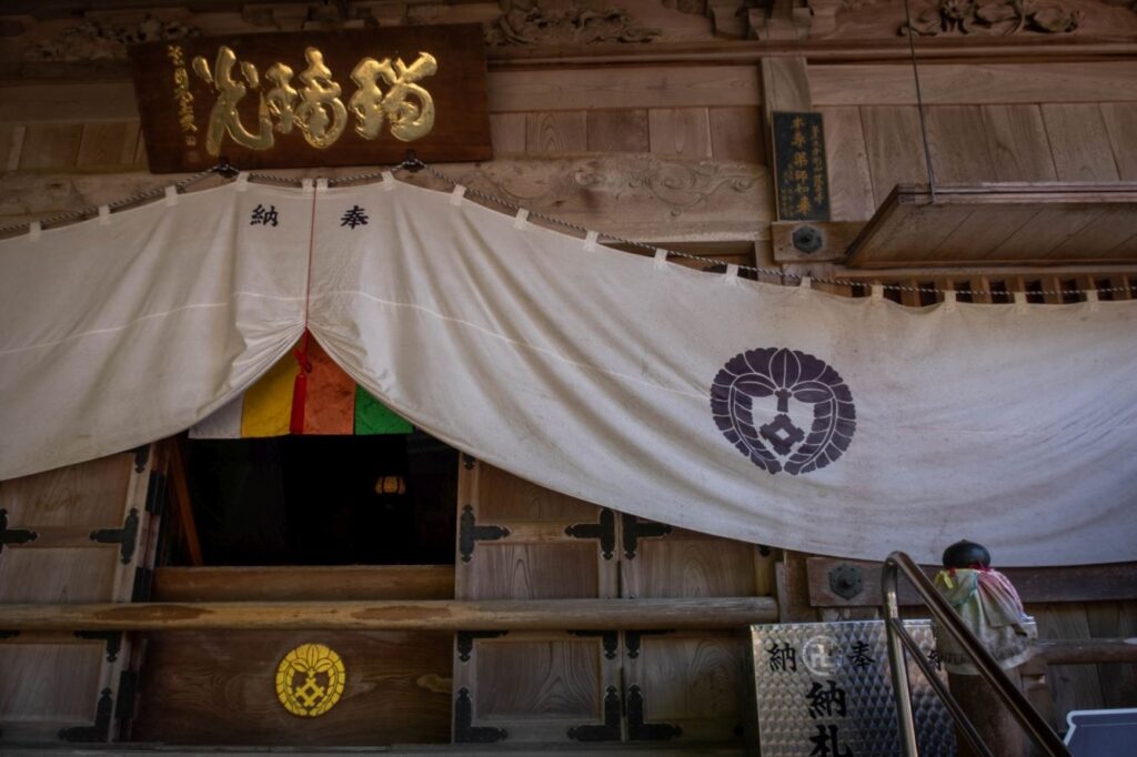 T11 Fujiidera Temple crests