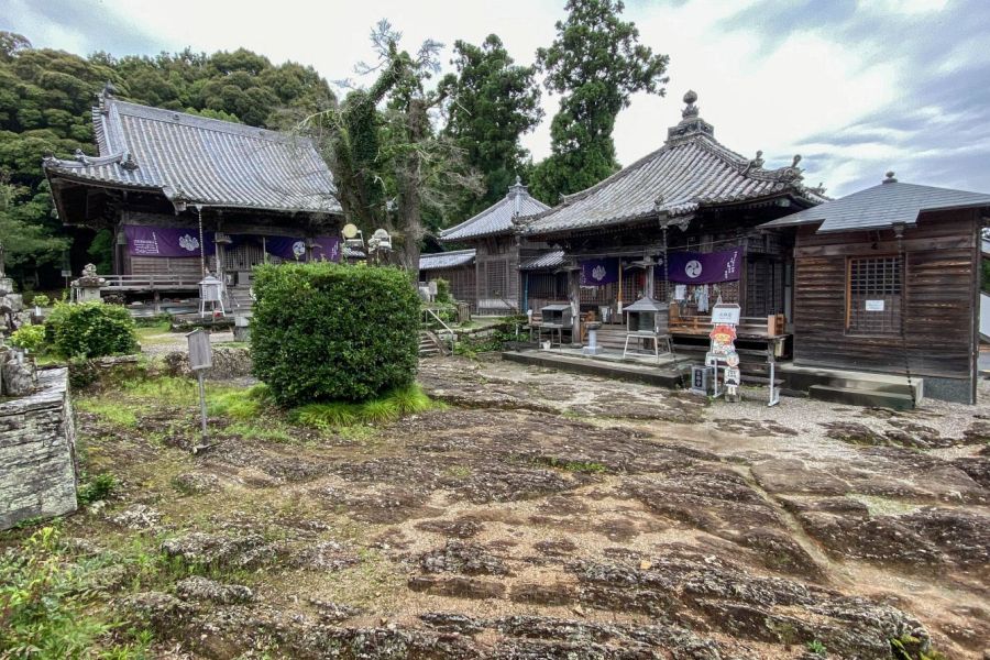T14 Joraku ji Temple main hall and Daishi Hall