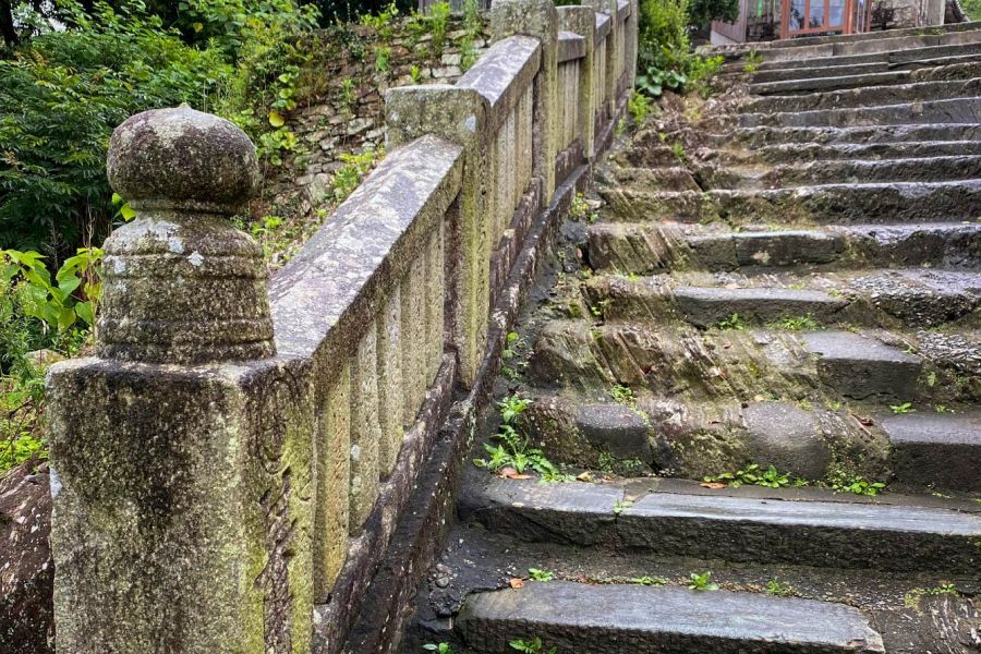 T14 Joraku ji Temple rock steps