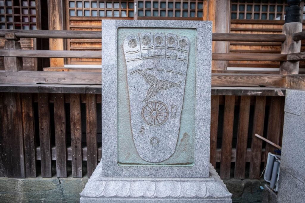 T16 Kanon ji Buddha footprint