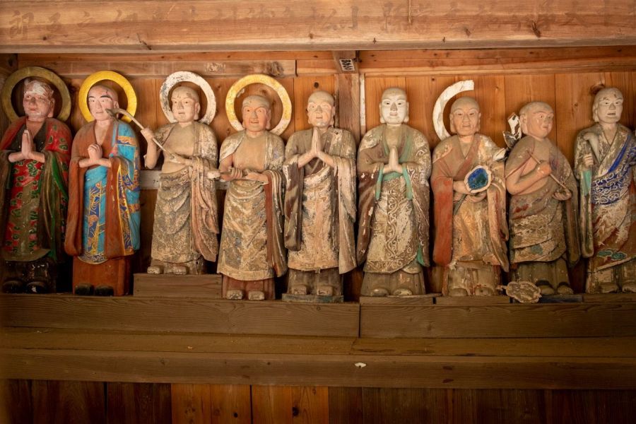 T18 Onzan ji Temple disciple statues