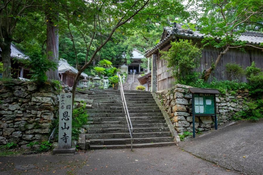 T18 Onzan ji Temple steps