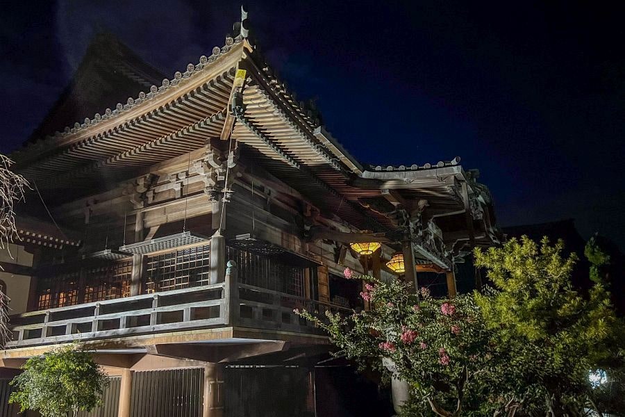 T19 Tatsue ji Temple at night