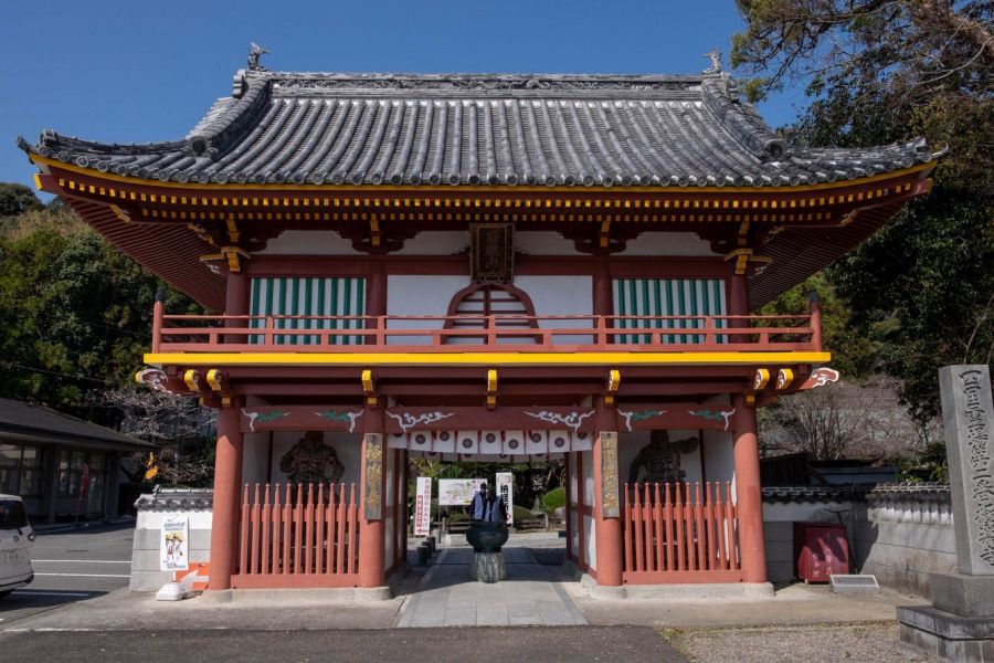 T2 Gokuraku-ji Temple gate