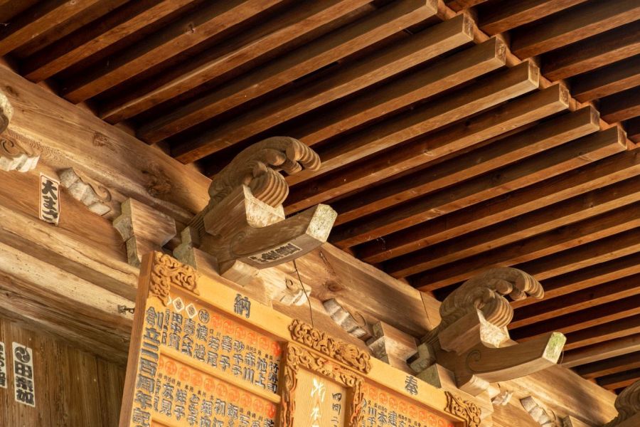 T2 Gokuraku-ji Temple roof detail