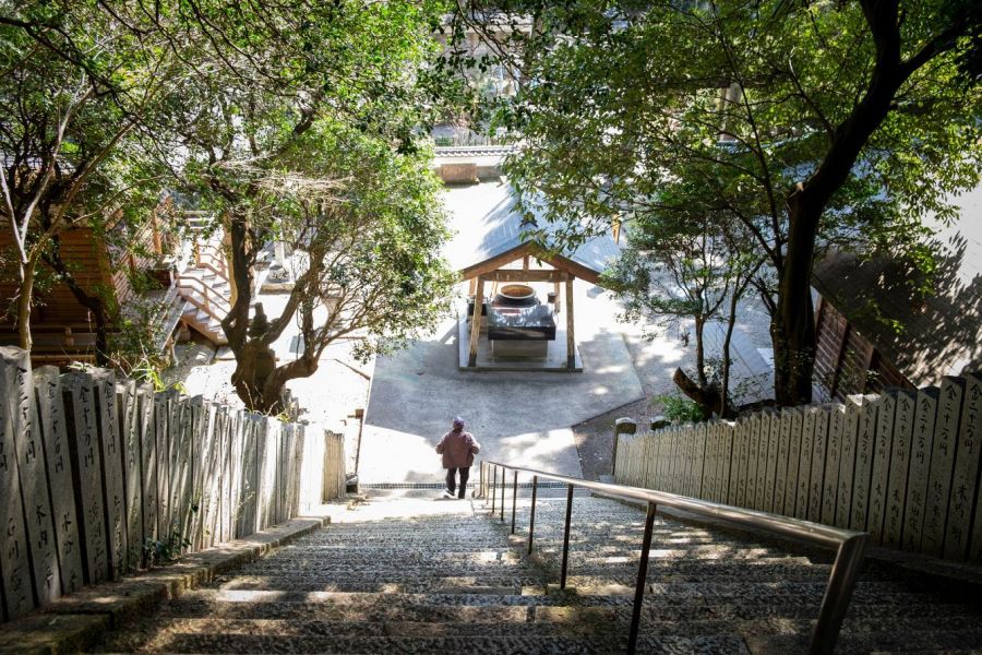 T2 Gokuraku-ji Temple steps