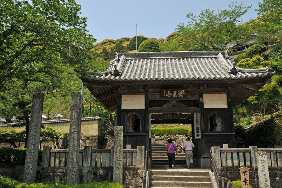T23 Yakuo ji Temple main gate