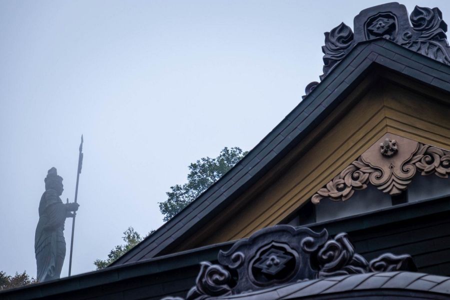 T66 Unpen ji Temple main hall and Benzaiten statue