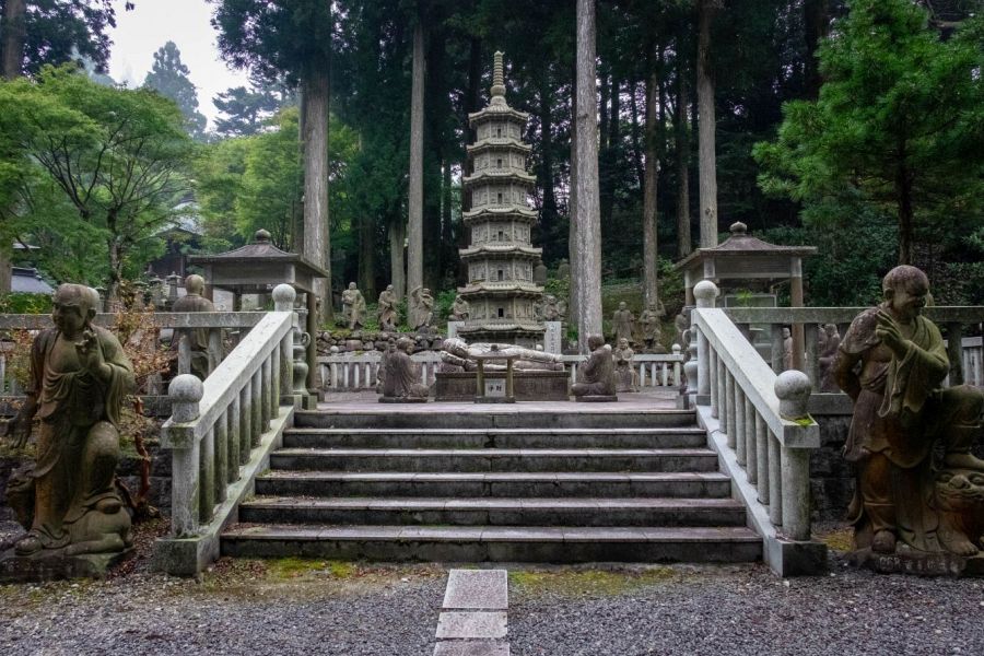 T66 Unpen ji Temple stone pagoda