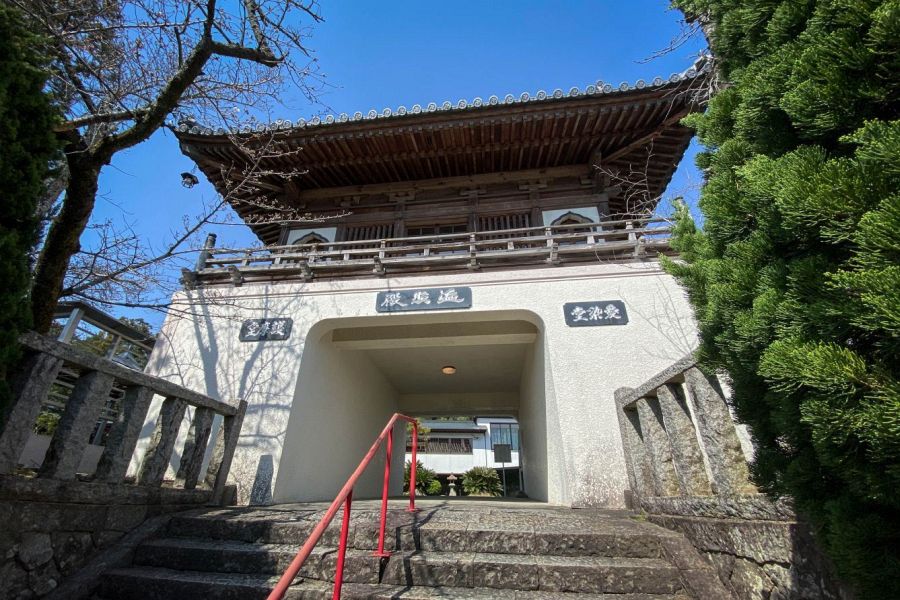 T7 Juraku-ji Temple second gate