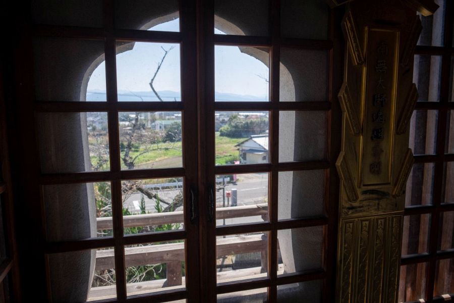 T7 Juraku ji Temple main gate window