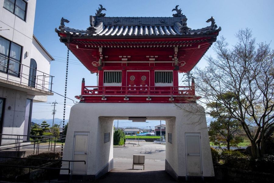 T7 Juraku ji Temple main gate