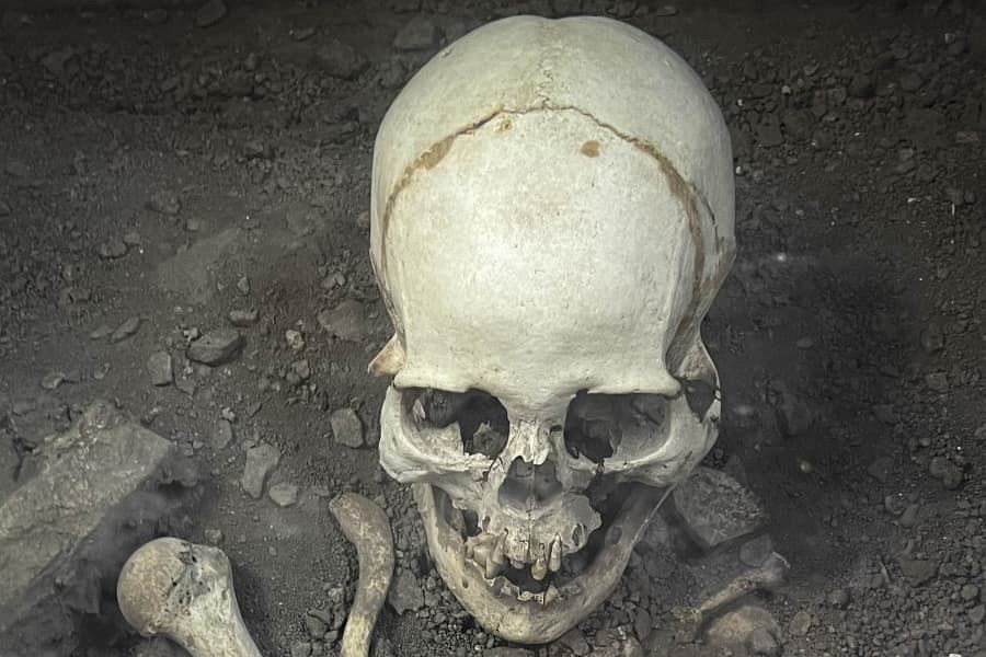 Taishaku Gorge Museum Jomon period female skeleton min